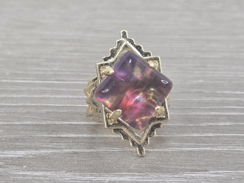 Kendra Scott Cass Cocktail Ring in Mauve Abalone Gold tone Sz 6.25